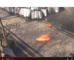 Бій повстанців з "Беркутом" і тітушками у Маріїнському парку біля Верховної Ради.