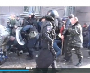 Наслідки атаки Беркуту в Маріїнському парку.