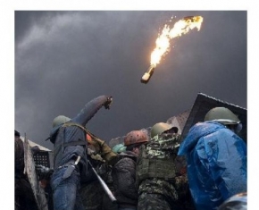 Підбірка фото з передової Майдану від британського фотографа David Rose у The Telegraph.