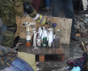 Дуже добрий фоторепортаж від Тараса Єрмашова. Ніч оборони Майдану з 18 на 19 лютого.