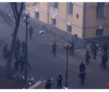 Відео наступу майданівців і розстрілу беззбройних людей "чорною ротою" беркуту біля Жовтневого палацу