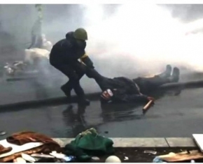 відео - Троє полеглих героїв Небесної сотні у відеофрагменті французького телекеналу BFVTV, ранок 20 лютого.